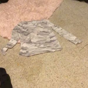 A shirt not stained in good shape size it 6/7